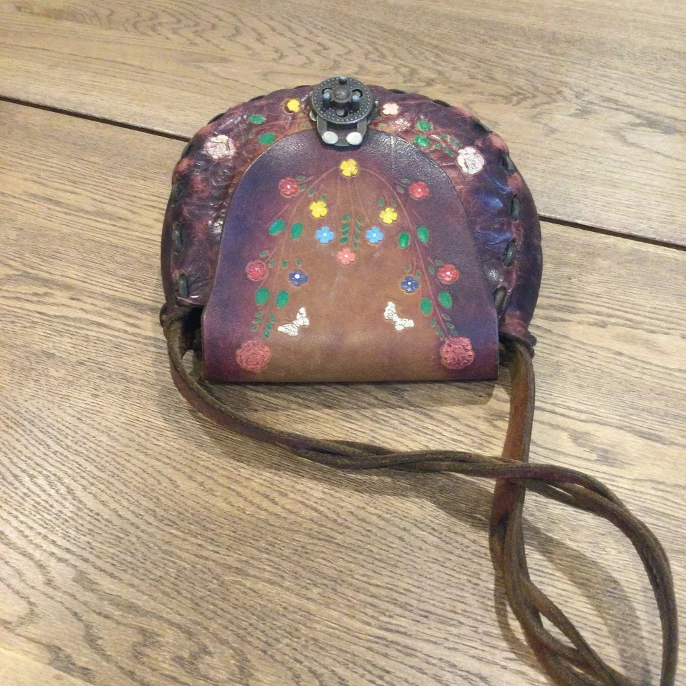 Vintage 70s Handmade Hand Tooled Cowhide Leather Crossbody Handbag - Picture 5 of 15